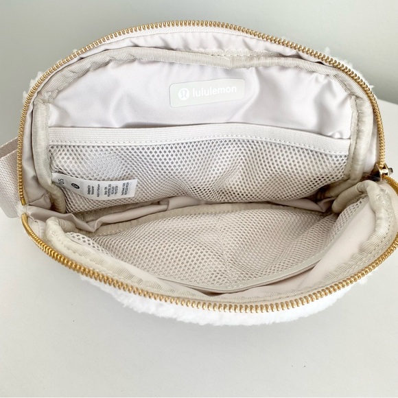 Lululemon Everywhere Belt Bag Fleece White & Gold NWT - Picture 8 of 11